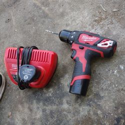 Milwaukee 12 Volt Drill 