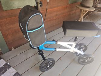 Knee scooter with bag