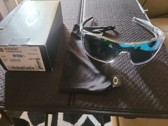 Oakleyy Sunglassess