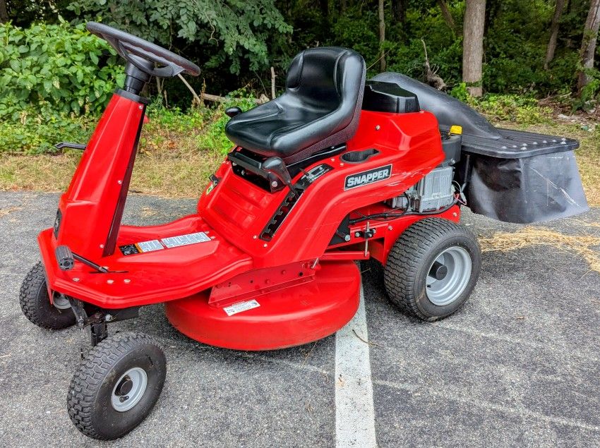 Snapper Rear Engine Rider Mower W/ Bagger