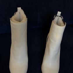 Ladies white shoe boots