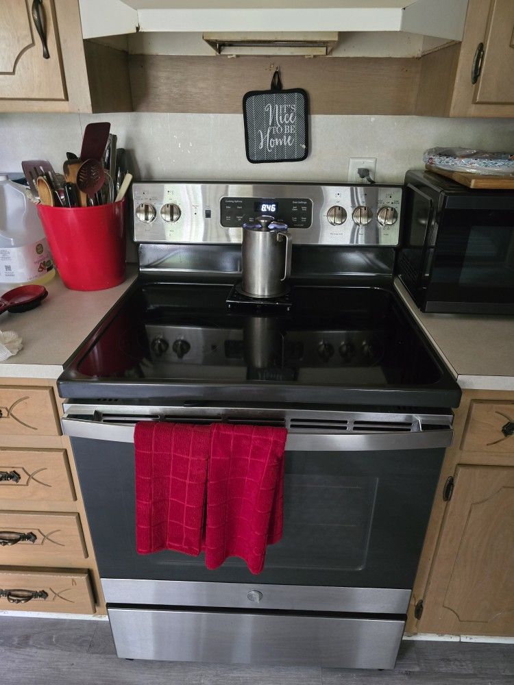 GE Electric Stove