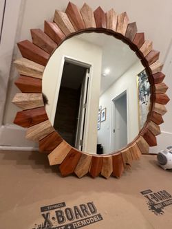Round mirror