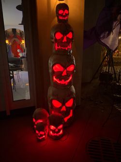 2 Home Accents Holiday 8 ft. Grave & Bones Giant-Sized LED Skull Stack