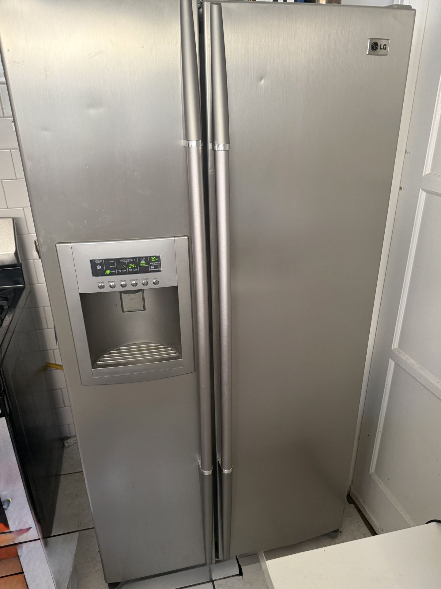 Refrigerator 