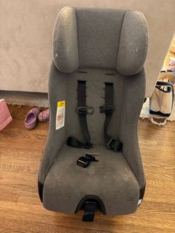 Clek Fllo convertible car seat
