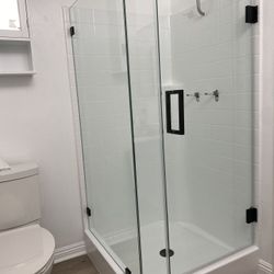 Vendo shower doors