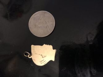 14kt gold child face with details