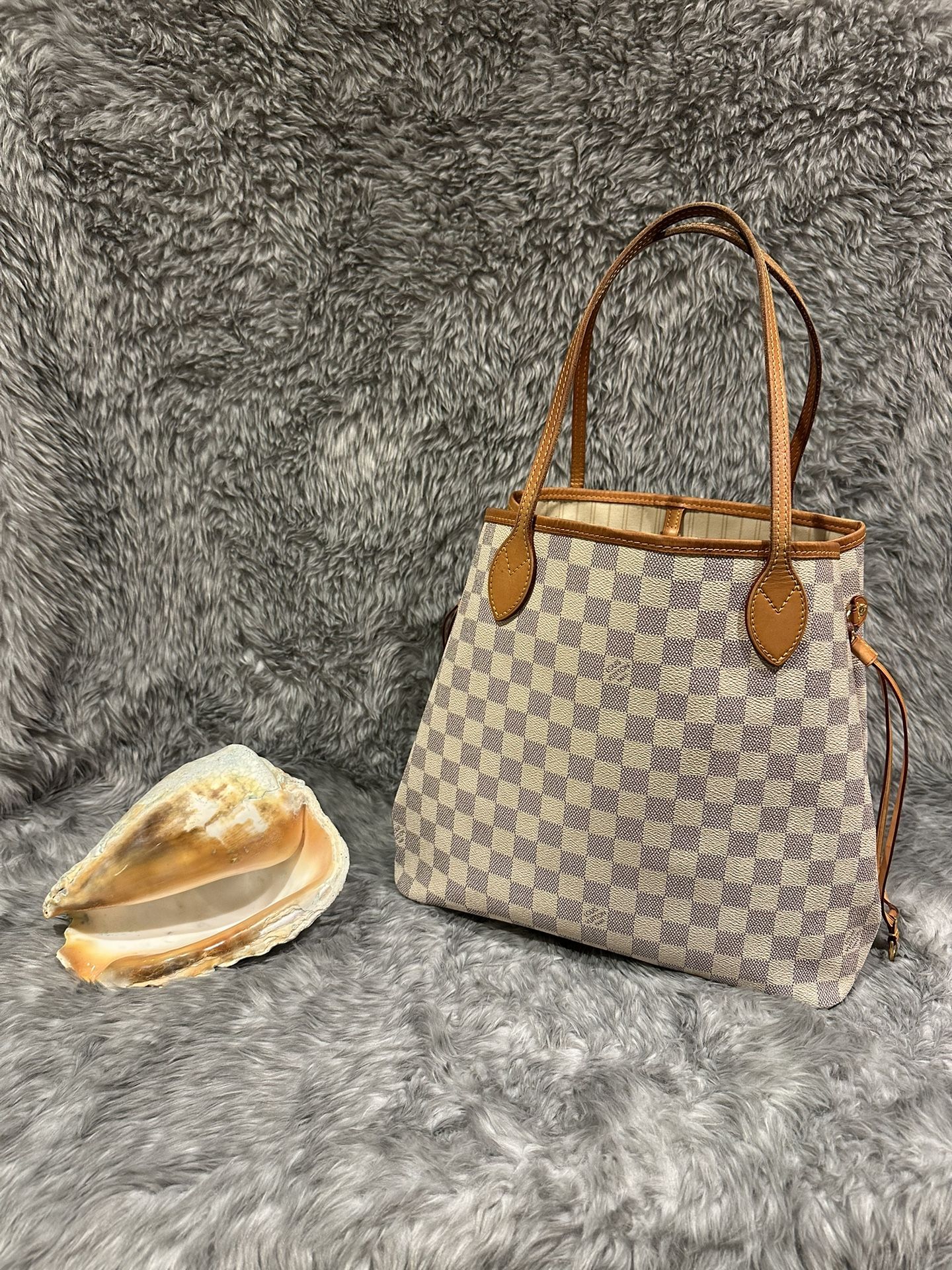 Louis Vuitton Neverfull Handbag 