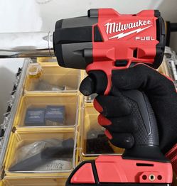 Milwaukee Tool only 3/8 medium torque