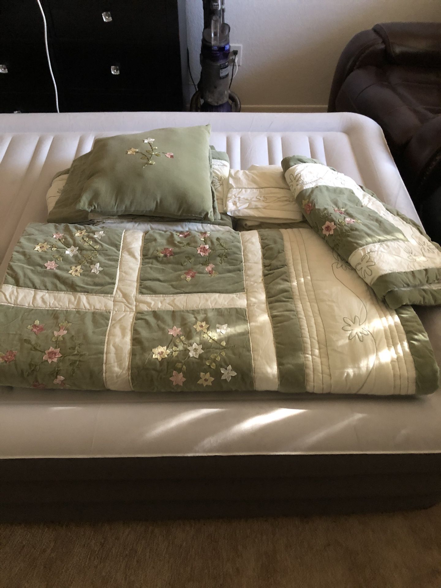 Queen size bedding