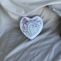 Wade England Heart Shaped Roses Lidded Trinket/ Vanity Dish