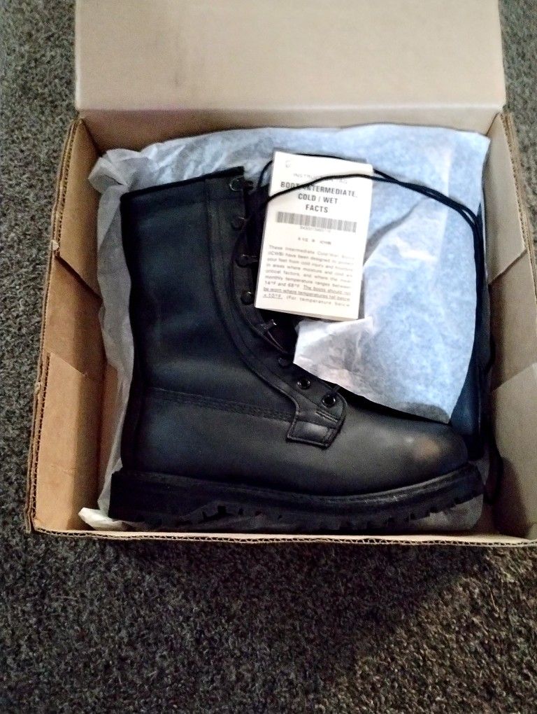 Military Issue Boots Size 6 And 1/2