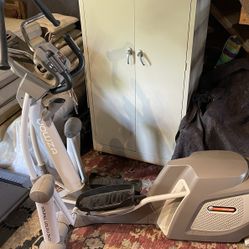 Yowza Captiva Elliptical Machine In Great Condition 