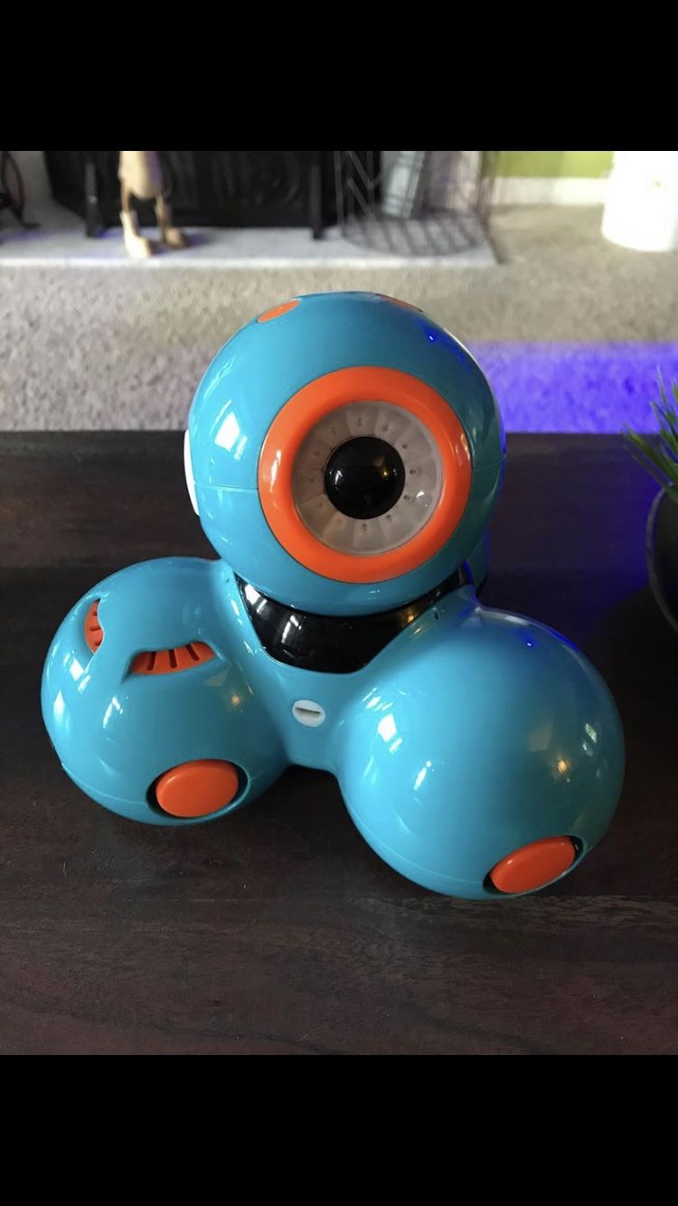 Dash robot- coding, playing, interacting, learning