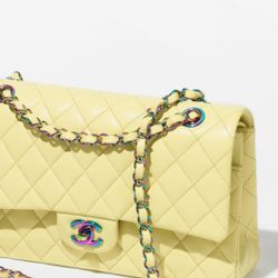 AUTHENTIC CHANEL QUILTED PURSE 