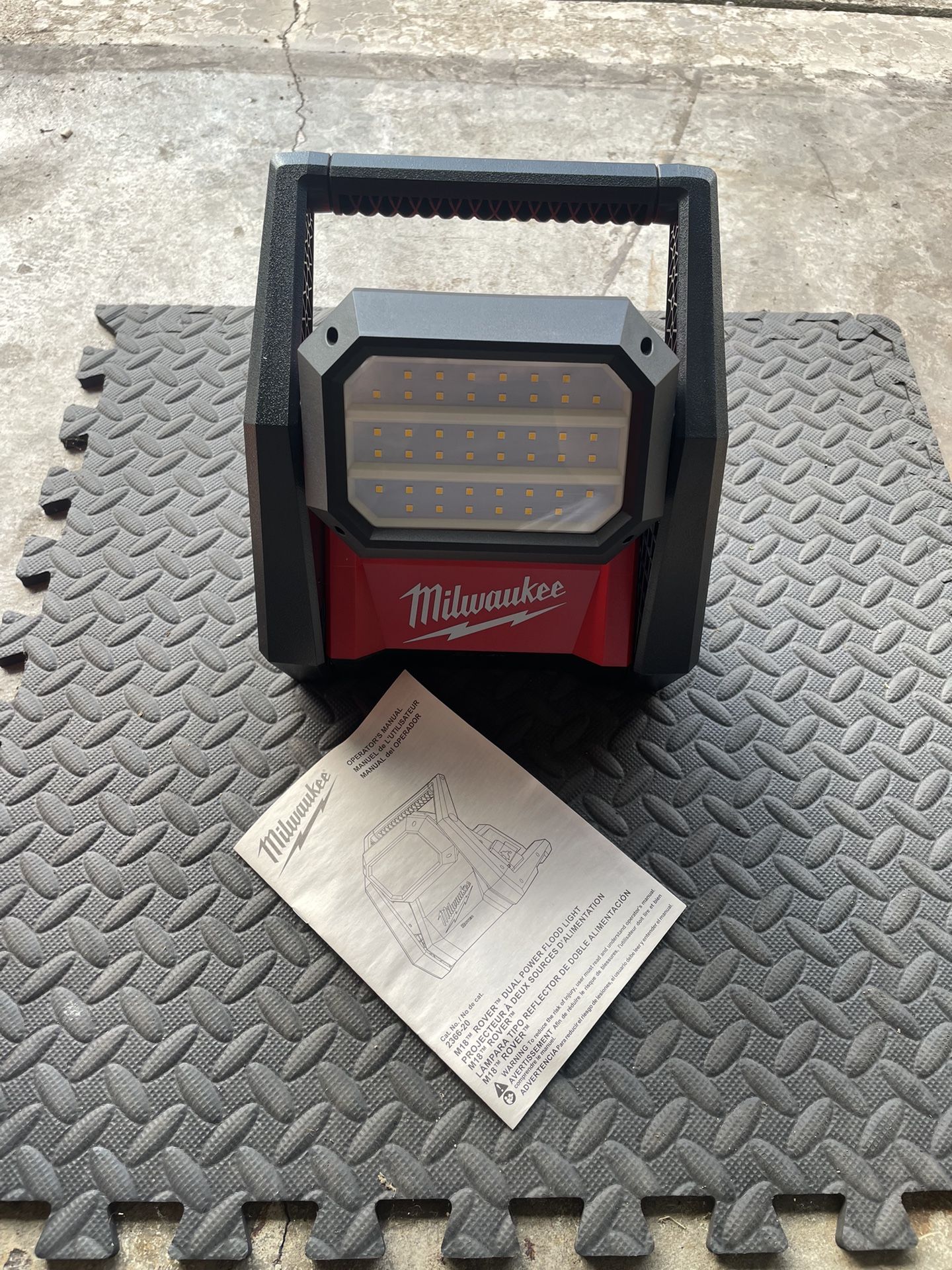 Milwaukee M18 Flood Light 