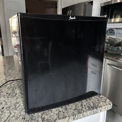 Mini refrigerator