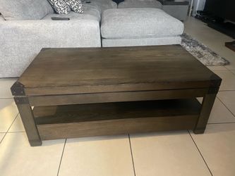 Adjustable expandable coffee table