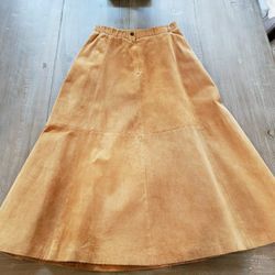 Women's Hunt Club Suede Skirt.