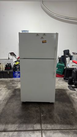 White Top-Freezer Refrigerator