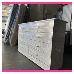 Dresser/ Eight drawers dresser