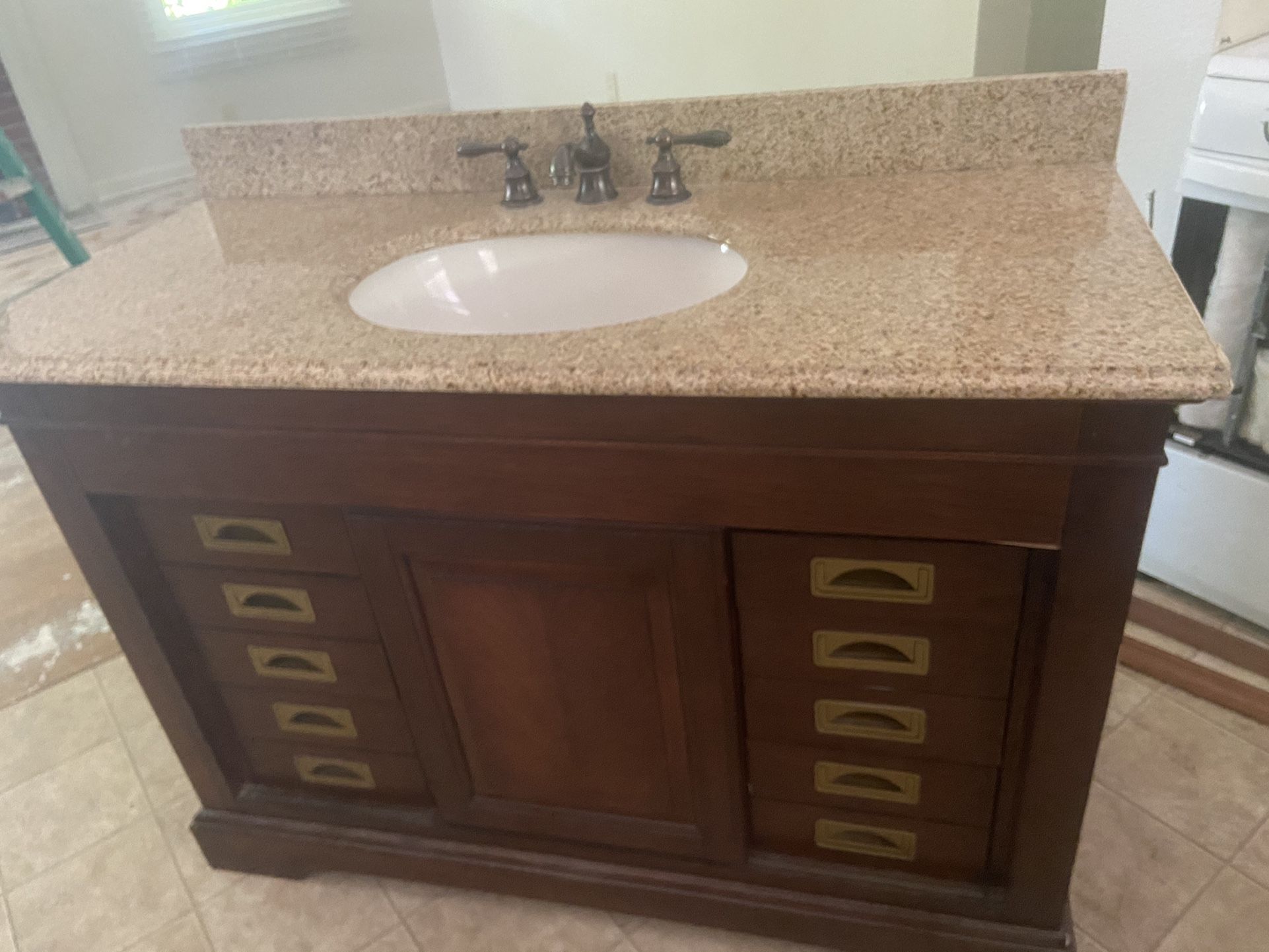 Vanity excellent condition Moving out Sale