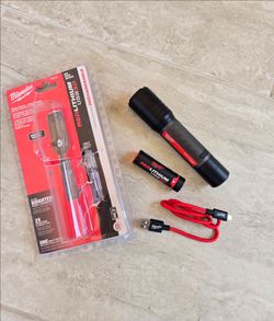 Milwaukee 2,000 Lumens REDLITHIUM USB Slide Focus Flashlight