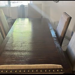 Beautiful  and elegant Table and chairs