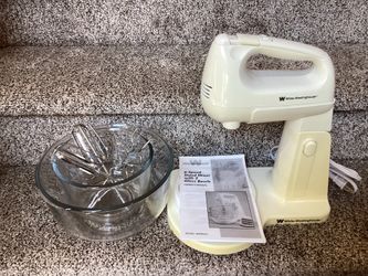 White-Westinghouse 6-Speed Stand Mixer with Glass Bowls