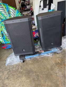 Mackie MRX 550 speakers ( a pair)