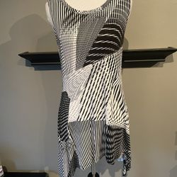 Black/white geometrical dress