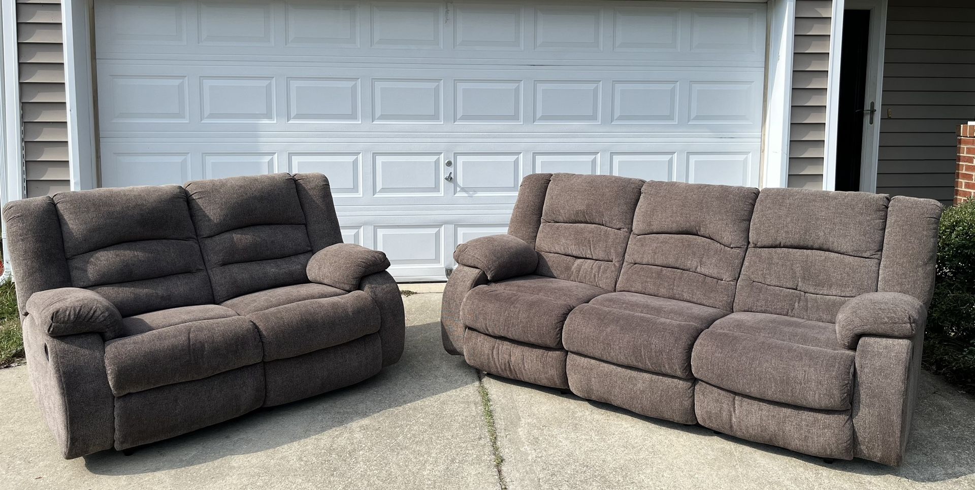 Beautiful Reclining Couch & Loveseat!😍