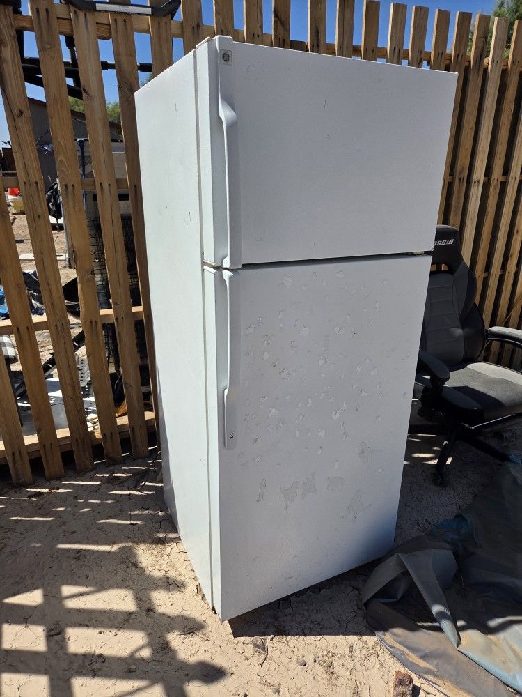 Old Refrigerator Great For The Garage, A Bit Noisy
