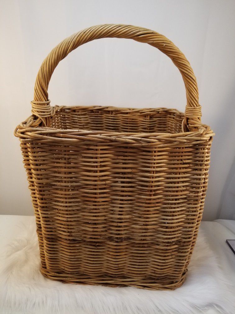 Crate and Barrel Wicker Basket ×large×