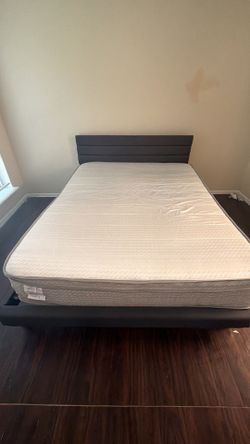 Queen frame and matress