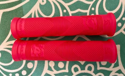 Race Face Sniper Red Lock-On MTB Grip Replacement Sleeves – New