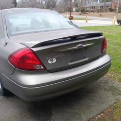 2003 Ford Taurus