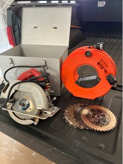 Milwaukee heavy duty 7 1/4 inch circular saw and all the extras