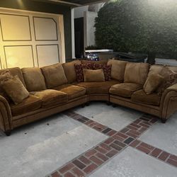 Comfortable L Couch - 6 to 8 Seats