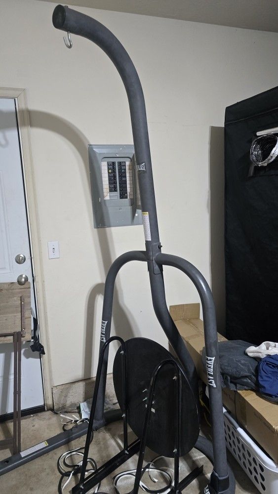 Everlast Heavy Bag Stand