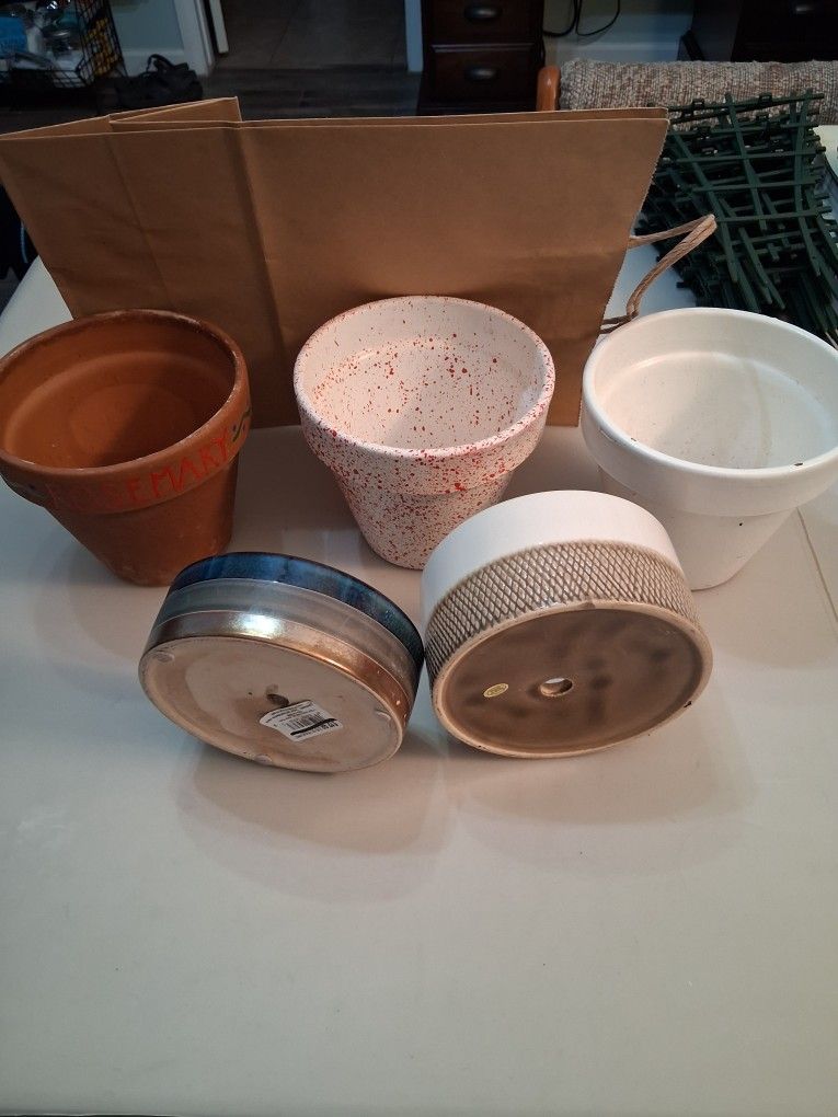 5 Pots And 23 plant Stakes