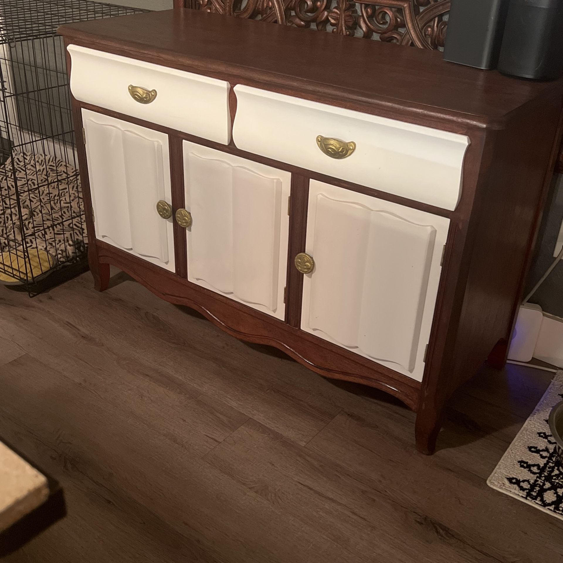 Dresser cabinet