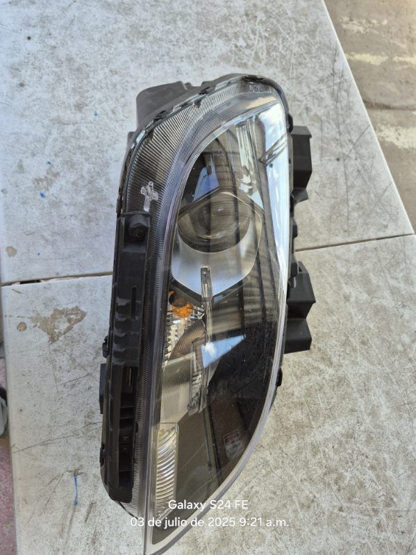 Hyundai Kona Right Headlight Oem