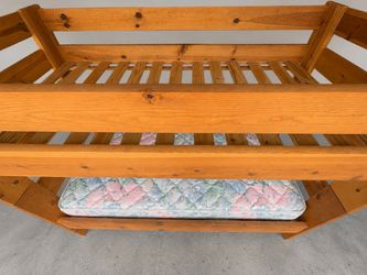 Twin-sized Bunkbed