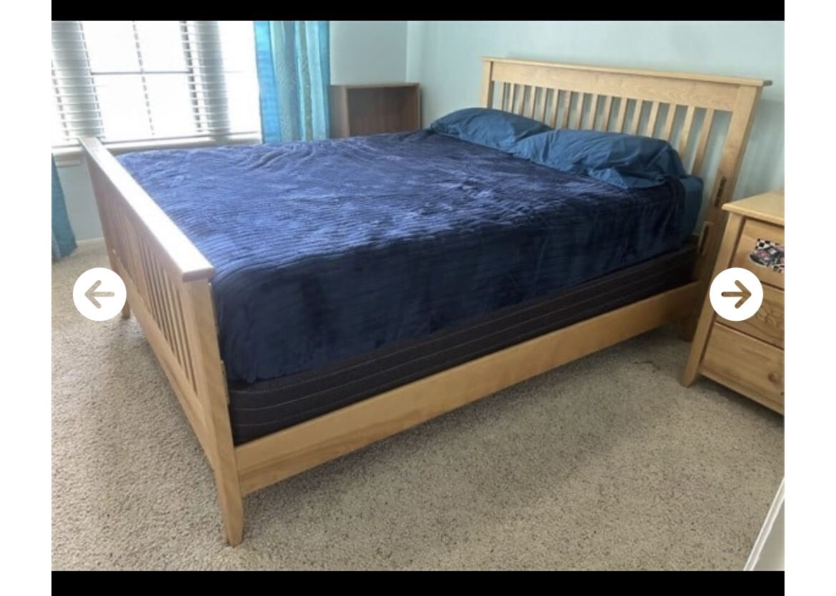 Light Wood Queen Size Bed With Mattress