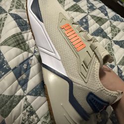 New Men’s Pumas Size 11