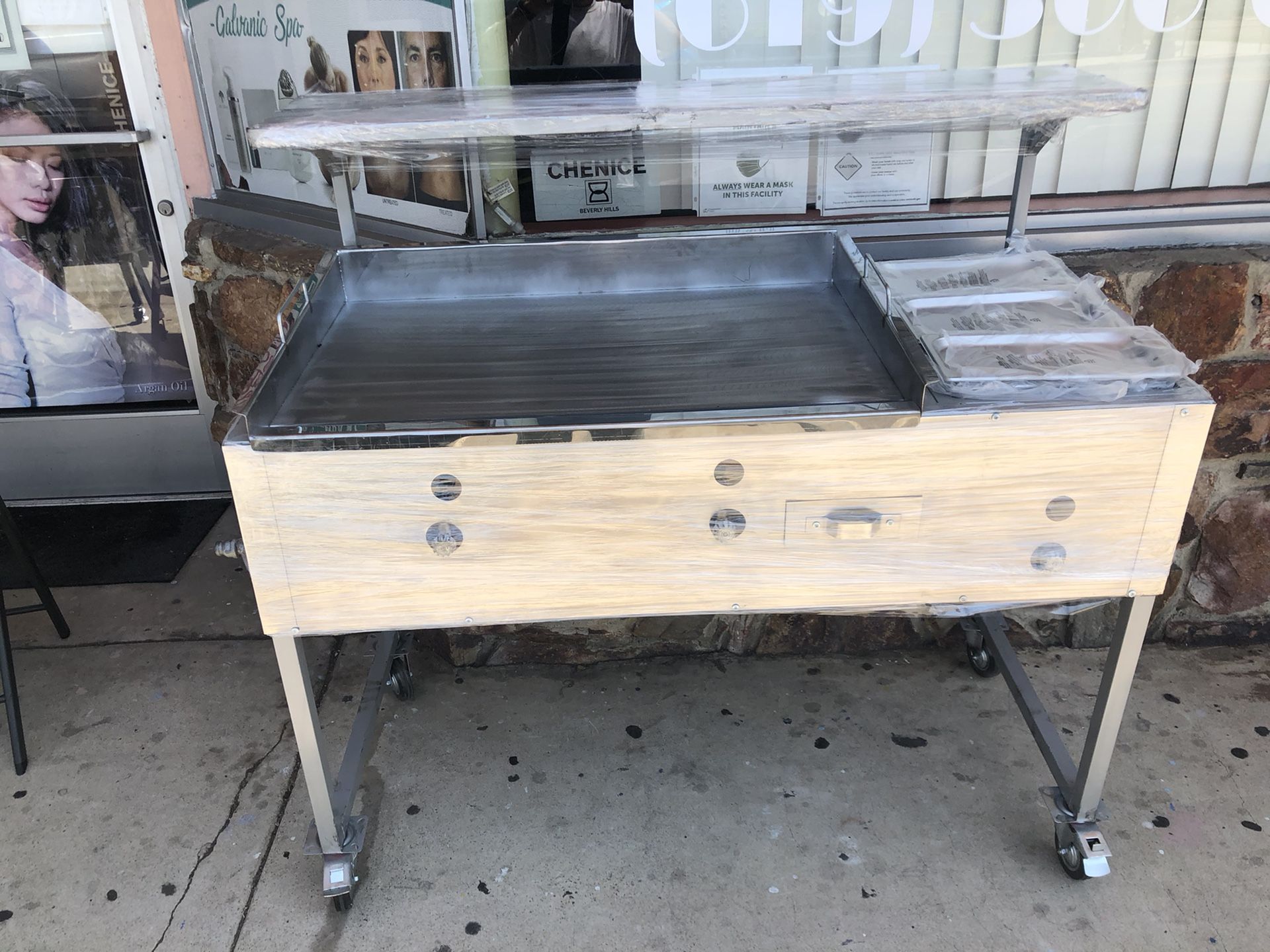 Carrito de tacos con plancha gruesa 20x36 y tres charolitas y mesa arriba listo para tus tacos 🌮🌮🌮🌮🌮🌭🌭🌭🌭🍔🍔🍔🍔