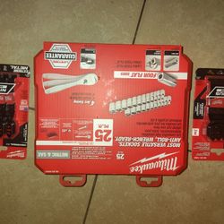 25 Pc Milwaukee Sockets & 2 Packs Carbide Blades