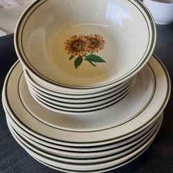like new  7  10” vintage plates and 5 7 “  cake plates and i bowl